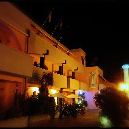 Hotel Mistral Marina di Campo Exterior photo