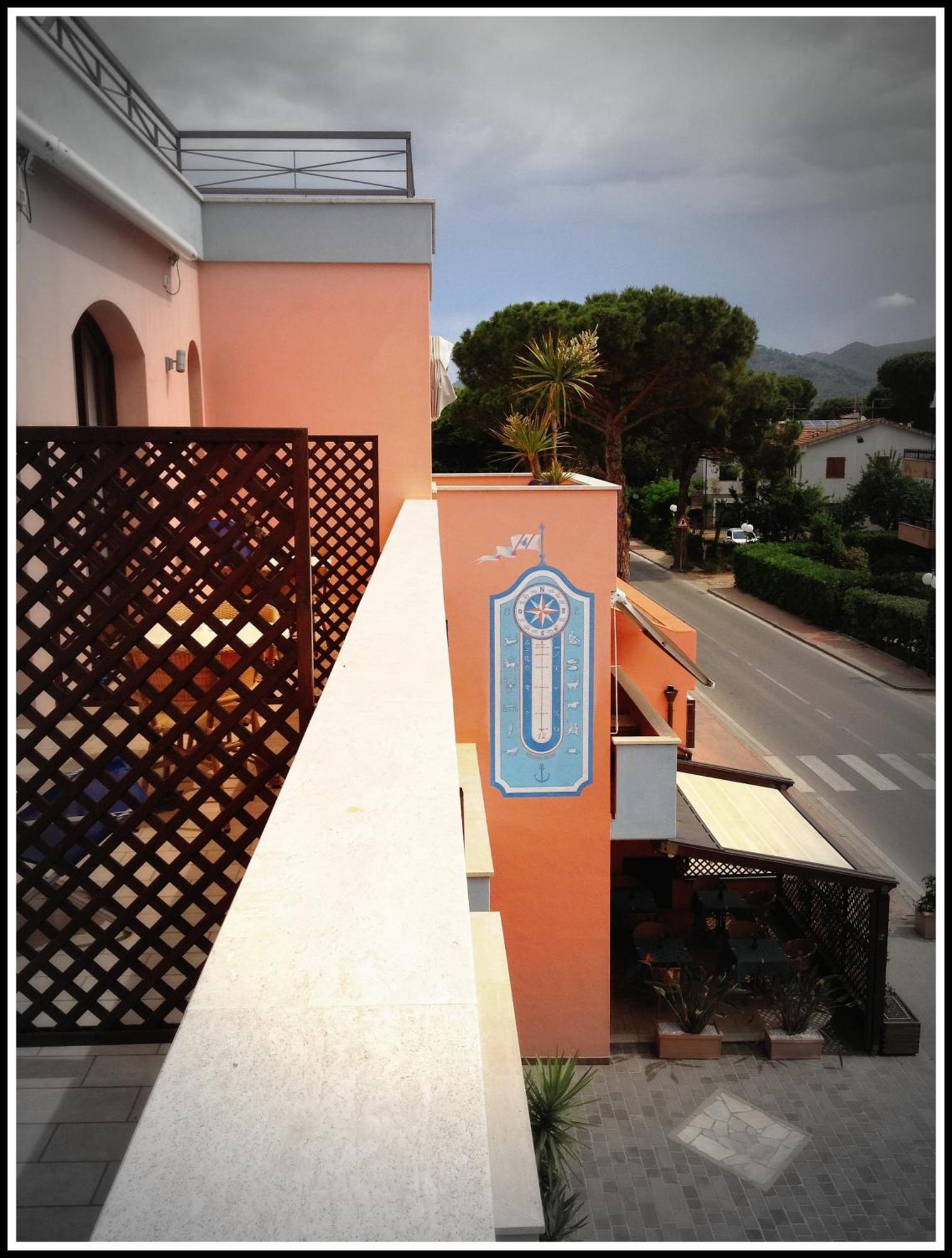 Hotel Mistral Marina di Campo Exterior photo