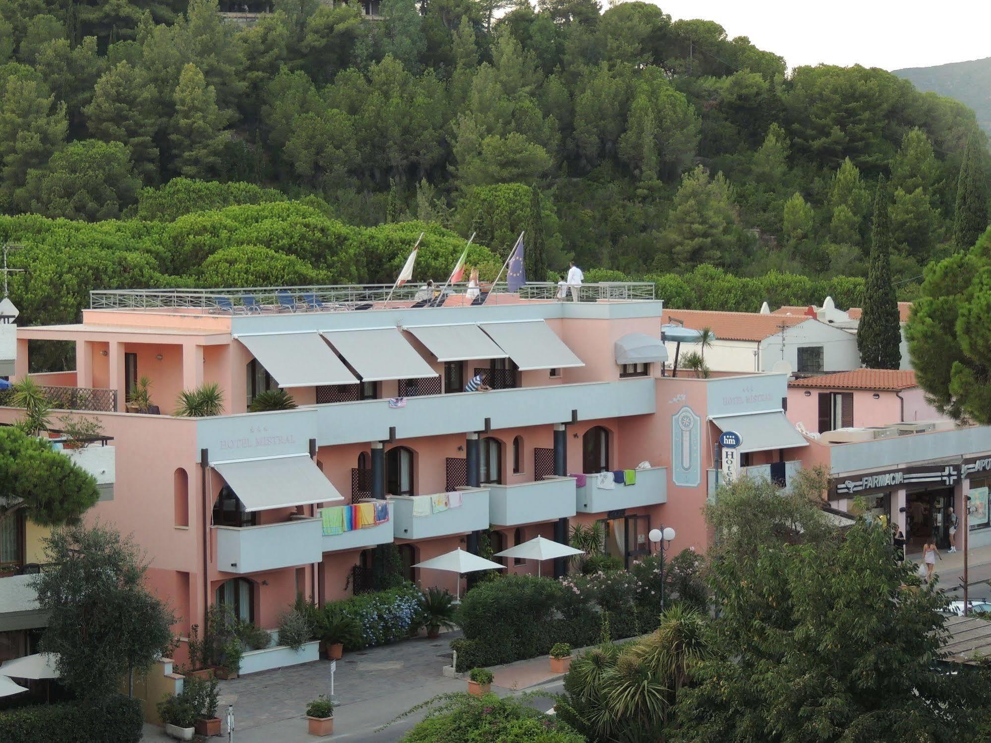 Hotel Mistral Marina di Campo Exterior photo