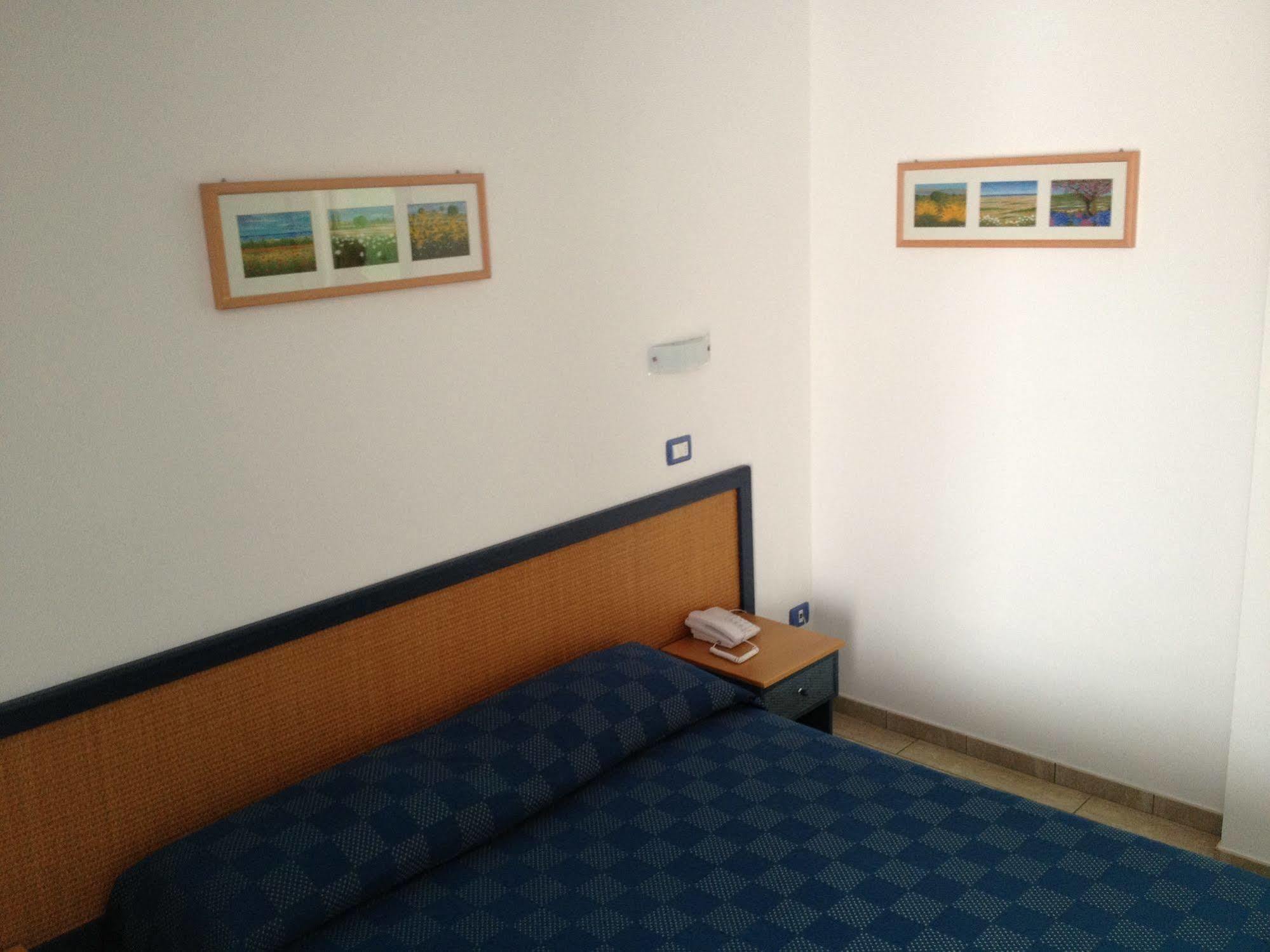 Hotel Mistral Marina di Campo Exterior photo