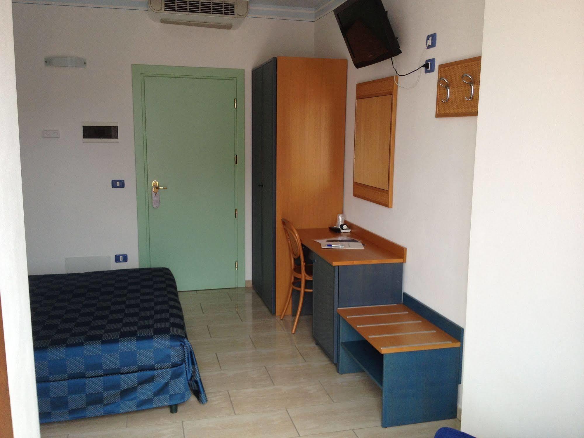 Hotel Mistral Marina di Campo Exterior photo
