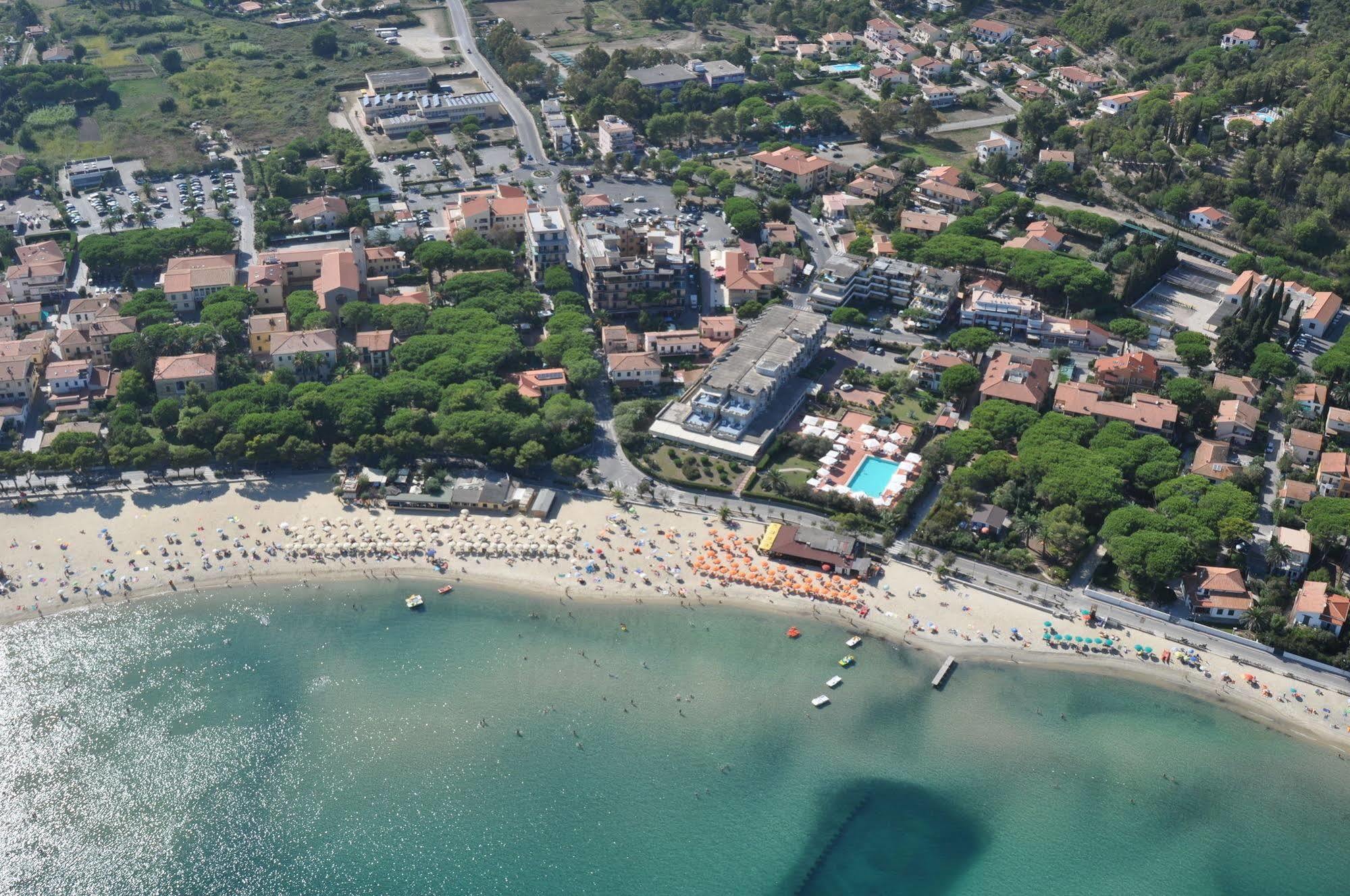 Hotel Mistral Marina di Campo Exterior photo