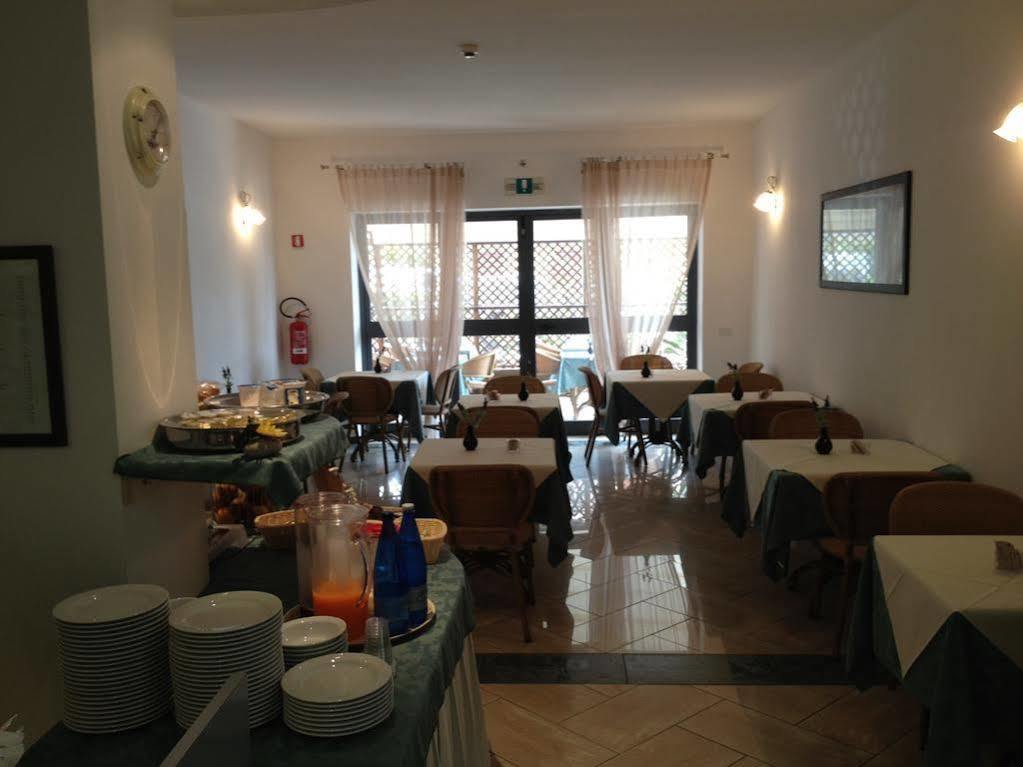 Hotel Mistral Marina di Campo Exterior photo