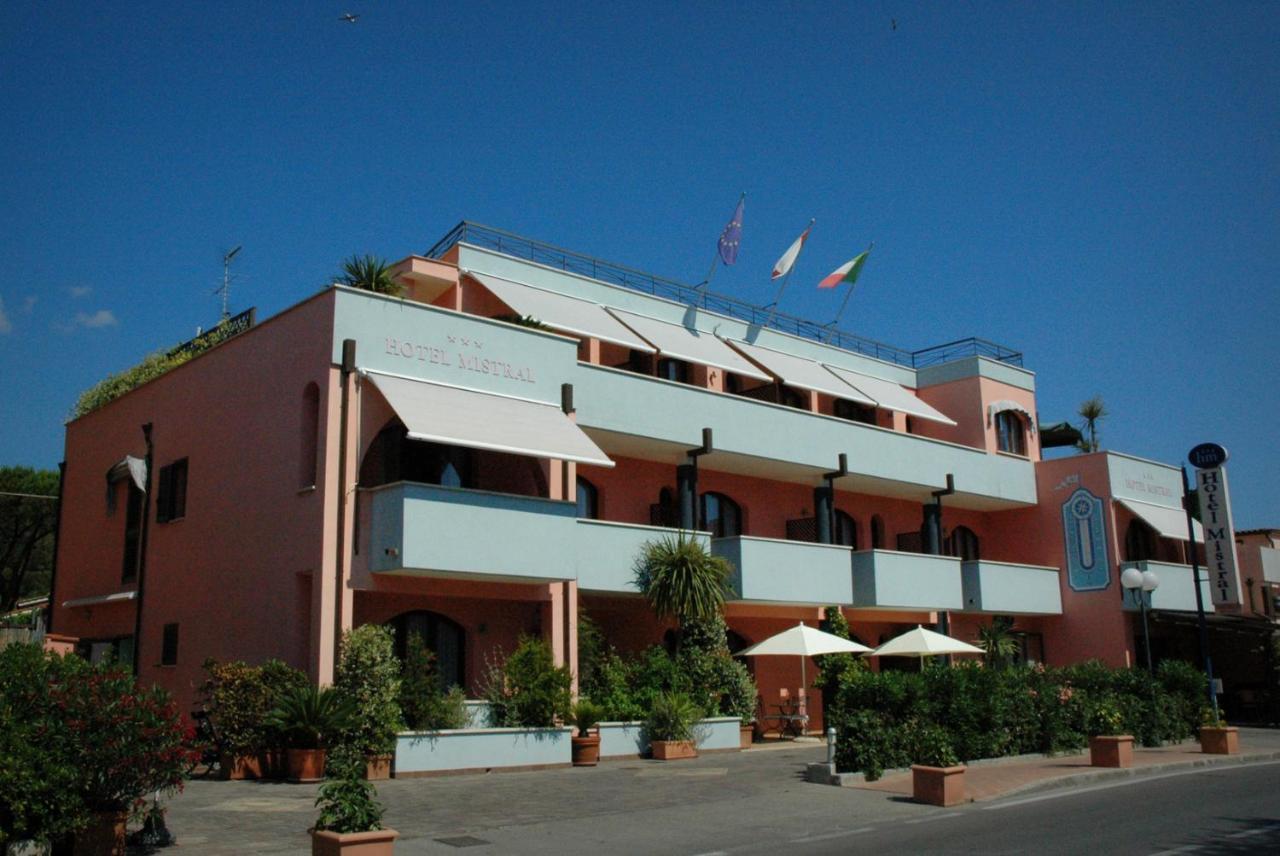 Hotel Mistral Marina di Campo Exterior photo
